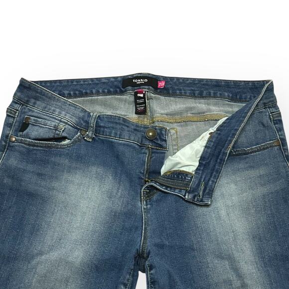 TORRID Distressed High Rise Jeans Medium Wash Slim Straight Denim Stretch 20 - Picture 4 of 8